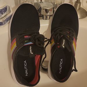 Nwot, Nautical sz 4, girls 👧 ♥️, 🌈 striped black sneaker 👟, white outer soul